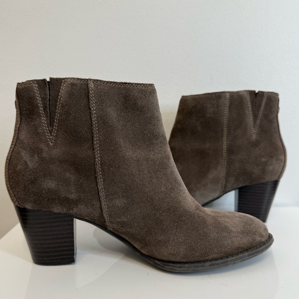 Vionic Shoes Madeline Ankle Boot Taupe Suede Block Heel Tassel Side Zip Size 7 - Picture 7 of 11